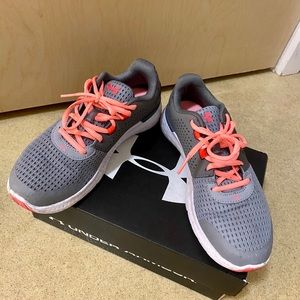 UA running shoes sz 5.5Y
